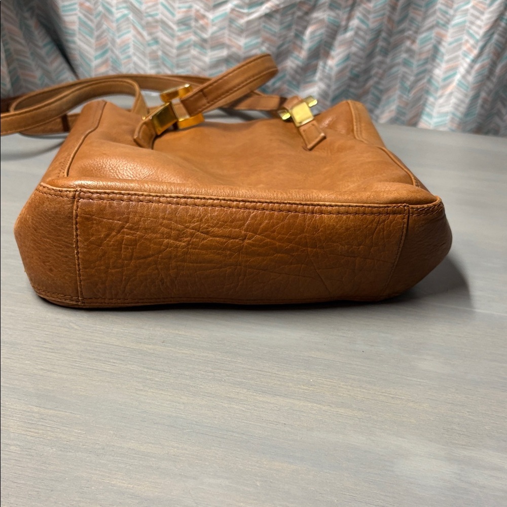 Nino BOSSI Brown Leather Shoulder Bag with Gold Hardware - Picture 3 of 15